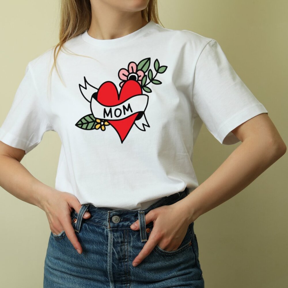 Mom Heart T-shirt, Best Mom Ever Shirt, Loving Mom Shirt, Mother Gift